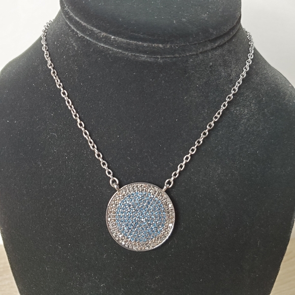 Marlyn Schiff Pendant Statement Necklace - Picture 2 of 5